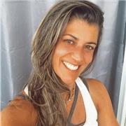 Sou professora de yoga on-line e presencial para adultos e crianças (especialização em Mindfulness)